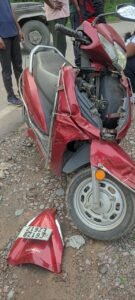 स्कूली बस की टक्कर से छात्रा घायल 2 IMG 20250723 WA0026