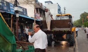 बेजा कब्जा हटाना शुरू किया नगर निगम ने कब्जा कहीं घातक ना बन जाए इसलिए कार्रवाई देखिए वीडियो 1 Screenshot 20250707 172117 Gallery