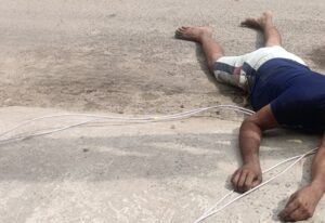 बिजली लाइन सुधार करते वक्त ठेका कर्मी आया करेंट की चपेट में, लाइन मैन सतीश अग्रवाल की घटना स्थल पर ही हुई मौत, देखिए वीडियो 1 IMG 20250830 WA0085