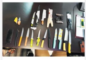 चेतावनी के बावजूद ई कॉमर्स कंपनियां अब भी बेच रही हैं घातक हथियार, पुलिस ने ऑनलाइन मंगाए गए चाकू किए जब्त 1 IMG 20250831 WA0041