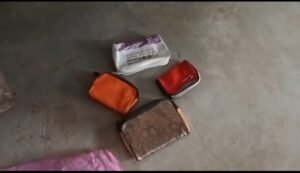 घर सुना छोड़कर गए दशगात्र में .घर में रखे एक लाख नगदी समेत आभूषण की चोरी 2 IMG 20250822 104130