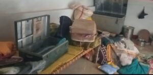 घर सुना छोड़कर गए दशगात्र में .घर में रखे एक लाख नगदी समेत आभूषण की चोरी 4 IMG 20250822 104149