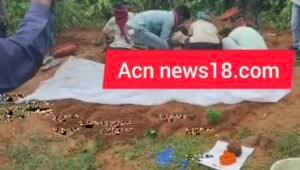 मुड़ापार मुक्तिघाम में कब्र की गई खुदाई, लाश को निकाला गया बाहर, रेलवे ट्रैक पर मिली लाश की पांच दिन बाद हुई पहचान 1 Screenshot 20250825 122734 Gallery