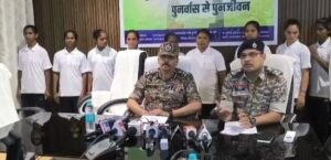 नक्सलियों का अब तक का सबसे बड़ा आत्मसमर्पण बीजापुर में एक साथ 30 नक्सलियों ने किया आत्मसमर्पण, समर्पण करने वाले नक्सलियों पर था कुल 81 लाख रुपए का ईनाम 1 Screenshot 20250827 171114 Gallery