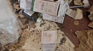 )चूहे पी गए लाखों रुपए का डेक्सट्रोज बोटल,,गरीबों के स्वास्थ्य से खिलवाड़,,समय पर वितरित नहीं करने से बेकार हुई लाखों के दवा 1 Screenshot 20250831 114949 Gallery