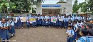 शिक्षकों की कमी से जिले मे शिक्षा व्यवस्था ठप. बच्चो का भविष्य हो रहा है चौपट. शिक्षक की मांग को लेकर छात्रों ने किया प्रदर्शन 1 WhatsApp Image 2025 08 21 at 08.37.151