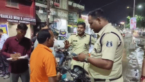 दीपका पुलिस का सघन चेकिंग अभियान.शराबी चालकों और मोडिफाइड साइलेंसर वालों पर कारवाई 2 vlcsnap 2025 08 22 16h35m38s443