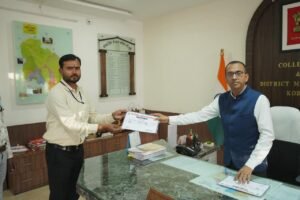 विशेष गहन पुनरीक्षण कार्यक्रम में उत्कृष्ट कार्य हेतु बीएलओ सम्मानित. कलेक्टर एवं जिला निर्वाचन अधिकारी ने किया प्रशंसा पत्र प्रदान 3 WhatsApp Image 2025 11 26 at 18.48.59