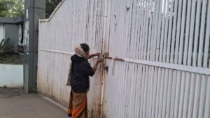 महाप्रबंधक के कार्यालय पर ताला लगा दिया महिलाओं ने ,देखिए वीडियो 2 IMG 20251201 WA0112