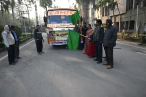 35 तीर्थयात्रियों का दल श्रीरामलला दर्शन हेतु अयोध्याधाम के लिए रवाना.महापौर संजूदेवी राजपूत ने हरी झण्डी दिखाकर बस को किया रवाना 5 WhatsApp Image 2025 12 03 at 16.18.11