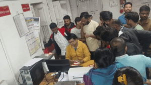 रिकरिंग डिपॉजिट के कई लाख रुपए हजम किए दीपक देवांगन ने.लोगों से रुपए लिए जमा किया नही और हुआ फरार 1 vlcsnap 2025 12 16 16h23m34s556