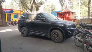 स्कार्पियो सवार चार लोगों ने सोने की चेन लूटी युवक से. मामले में मानिकपुर पुलिस ने वाहन और एक आरोपी को किया गिरफ्तार 1 vlcsnap 2025 12 26 17h42m47s875