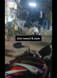 दो गुटों में हो गई जमकर मारपीट, सोशल मीडिया पर वीडियो हो रहा है वायरल 1 Screenshot 20260119 101440 Gallery