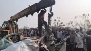 सड़क दुर्घटना में 3 जवान सहित एक की मौत, ट्रक से टकराई कार, देखिए वीडियो 4 IMG 20260214 WA0014