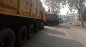 मुड़ापार शारदा बाईपास पर तेज रफ्तार ट्रेलर वाहन की चपेट में आने से चालक की हुई मौत, देर रात 2बजे घटी घटना, घटना के बाद से वाहन चालक हुआ फरार 2 IMG 20260221 WA0009