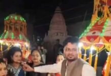 बारात में घुसी तेज रफ्तार कैप्सूल गाड़ी, नृत्य कर रहे तीन लोग घायल. देखिए वीडियो…