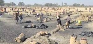 SECL खदान से बड़े पैमाने पर कोयले की चोरी का वीडियो सोशल मीडिया में वायरल, बच्चे सहित ग्रामीणों का समूह रोजाना खदान में घुसकर 100 टन से अधिक कोयला की कर रहे है चोरी, देखिए वीडियो 1 Screenshot 20260211 084244 Gallery