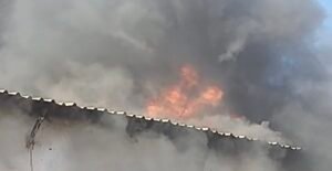तिफरा औद्योगिक क्षेत्र में भीषण आग,पेंट, टाइल्स और पुट्टी फैक्ट्री में भड़की लपटें,अनव इंडस्ट्री के भीतर रखे केमिकल से आग हुई तेज, देखिए वीडियो 1 Screenshot 20260216 134813 Gallery