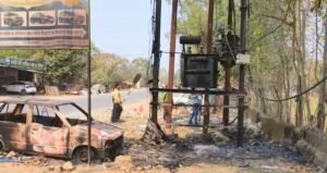 ट्रांसफार्मर में शॉर्ट सर्किट के कारण लगी आग, आसपास के कचरे में लगी आग से जल उठा ट्रांसफार्मर , एक गाड़ी भी आई आग की चपेट में, देखिए वीडियो 1 Screenshot 20260221 155442 Gallery