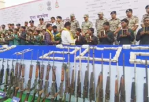 बीजापुर में सबसे बड़ा सरेंडर : 25 नक्सलियों ने 93 हथियार के साथ किया सरेंडर, 7.2 किलो सोना और 2.90 करोड़ कैश बरामद