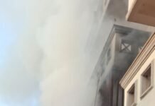 अपार्टमेंट के एक हिस्से में लगी आग, मकान के अंदर इलेक्ट्रॉनिक आइटम का है गोदाम ,लाखों का सामान जलकर खाक, देखिए वीडियो