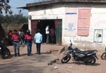 शराब मिलाकर बेचने वाले छह कर्मचारी आए पकड़ में ,मजबूरन आबकारी विभाग कर रहा है कार्रवाई