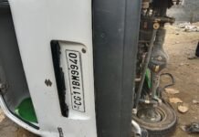 स्कूली बच्चों से भरी वैन पलटी, 15 बच्चे घायल, देखिए वीडियो