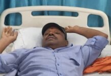 चालक की घेरकर की गई जमकर पिटाई ,अस्पताल में भर्ती श्रमिकों में आक्रोश