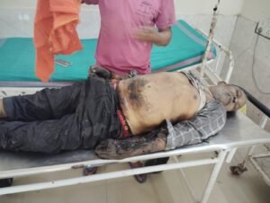 फाटक पार करने के हड़बड़ी में बारूद से भरी गाड़ी ने बाइक सवार को रौंदा घटना स्थल पर ही मौत 1 IMG 20260327 WA0082