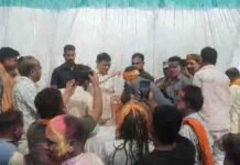 मंत्री लखन देवांगन के यहां मनाई गई होली .गणमान्य लोग और पार्टी के कार्यकर्ता पहुंचे उनके निवास . देखिए वीडियो …