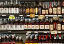 छत्तीसगढ़ में शराब दुकानों के ठेकों को लेकर कांग्रेस का बड़ा आरोप