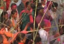 रंग पंचमी को लट्ठमार होली का आयोजन ,कन्याओ ने युवकों पर बरसाई लाठियां, देखिए वीडियो