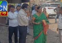 हाई कोर्ट के आदेश पर तोड़फोड़ का विरोध ,भाजपा पदाधिकारी के परिवार के कब्जे का विवाद ,देखिए वीडियो