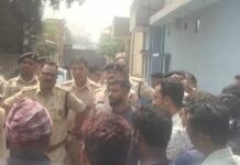 कबाड़ माफिया ‘बरबट्टी’ का मकान तोड़ने पहुंचा प्रशासन, काफी मान-मनौव्वल के बाद 3 घंटे का दिया गया समय, देखिए वीडियो