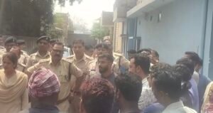 कबाड़ माफिया 'बरबट्टी' का मकान तोड़ने पहुंचा प्रशासन, काफी मान-मनौव्वल के बाद 3 घंटे का दिया गया समय, देखिए वीडियो 1 Screenshot 20260316 135220 Gallery