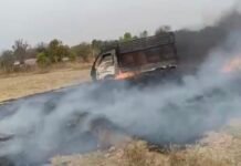 पैरा लोड करते गाड़ी में लगी आग,ड्राइवर ने भाग कर किसी तरह बचाई जान , देखिए वीडियो