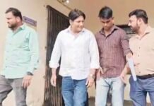 एसीबी ने सीएसईबी ग्रामीण जोन कार्यालय मे की छापामार कार्रवाई, जे ई राजेंद्र शुक्ला विजय नोरगे और कंप्यूटर ऑपरेटर को पकड़ा,35 हजार रुपये घुस लेते पकडे गए सीएसईबी के अधिकारी कर्मचारी, देखिए वीडियो