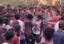 होली सेलिब्रेशन के बीच छात्रों में चले लात-घूंसे,VIDEO:नशे में एक तरफ डीजे पर डांस, दूसरी तरफ मारपीट, GGU में 4 दिन में दूसरी घटना