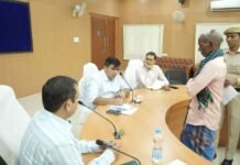 कलेक्टर ने सुनी आमजनों की समस्याएं, त्वरित कार्रवाई के दिए निर्देश