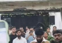 रायपुर के कैफे में चंगाई-सभा, यीशु को सबसे बड़ा बताया:धर्म बदलने पर नौकरी-इलाज का दिया लालच, हिंदू संगठन ने किया विरोध, 4 हिरासत में