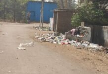 गर्दों गुबार से परेशान लोग गंदगी के बीच रहने को विवश ,गेवरा दीपका की कॉलोनी में रहने वालों की आफत