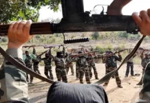 तेलंगाना में बड़ा नक्सल सरेंडर : पुलिस के सामने छत्तीसगढ़ के 47 नक्सलियों ने किया समर्पण, 34 हथियार भी सौंपे