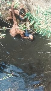 7 साल के मासूम पर पड़ोसी युवक की बिगड़ी नियत, बहला फुसला कर ले गया बाहर, मामला उजागर न हो इसलिए आरोपी युवक ने पत्थर से मार मार कर ली जान,फिर शव को फेंका कुए में, देखिए वीडियो 2 IMG 20260405 WA0046