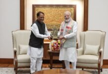 बस्तर 2.0 की शुरुआत: मुख्यमंत्री साय ने पीएम मोदी को दिया आमंत्रण, विकास का ब्लूप्रिंट सौंपा