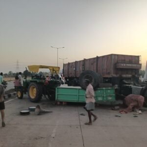 भीषण हादसा, खड़ी ट्रैक्टर-ट्रॉली में ट्रेलर ने मारी टक्कर, 15 से ज्यादा घायल 3 IMG 20260411 WA0018