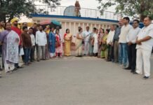 महिला एवं बाल विकास विभाग के मंत्री का ओपन थिएटर घंटाघर के पास जिला एवं ग्रामीण महिला कांग्रेस ने किया पुतला दहन