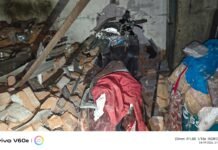 कुसमुंडा निर्माणाधीन तीसरे मंजिल की दीवार बगल के मकान ऊपर गिरा, घर में सो रहे पति पत्नी और बच्चे मलबे में दबे…