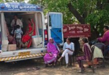 वनांचलों की ‘संजीवनी’ बनी मोबाइल मेडिकल यूनिट: साढ़े तीन माह में 2000 से अधिक ग्रामीणों का हुआ निःशुल्क उपचार
