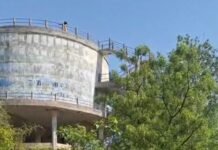 भूरी बाई पानी टंकी पर चढ़ी,20 लाख की मांग, देखिए वीडियो