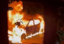 कोरिया में बीती रात स्टॉप कॉलोनी में खड़ी कार में भीषण आग, जलकर खाक